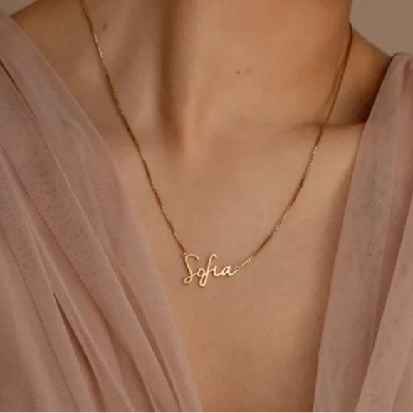 •Sofia• Gold Name Necklace - Picture 2 of 3